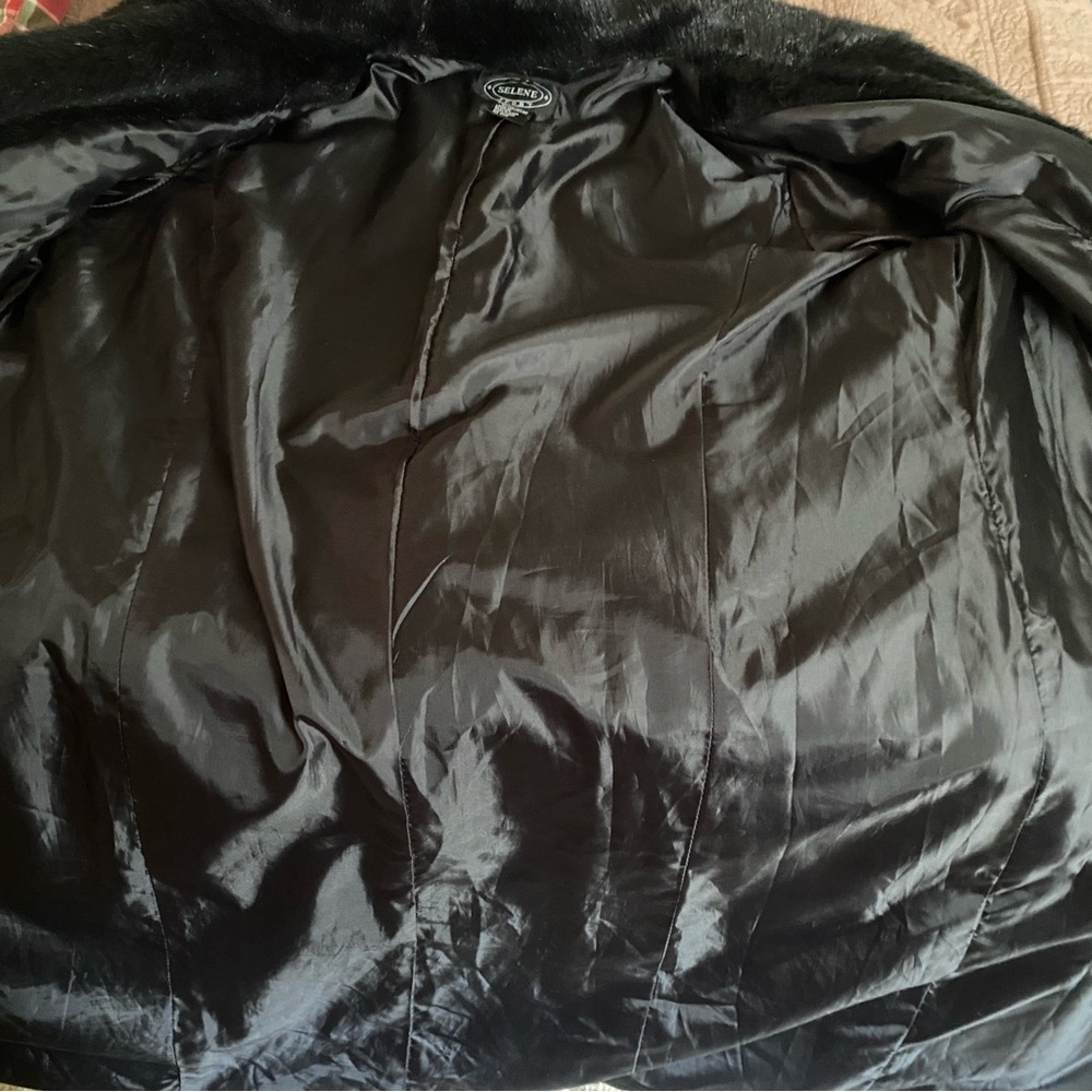 Luxurious Faux Fur Coat - Selene Sport NWOT XL 50”L Black w/ 3 Buttons Very Warm - Picture 5 of 9